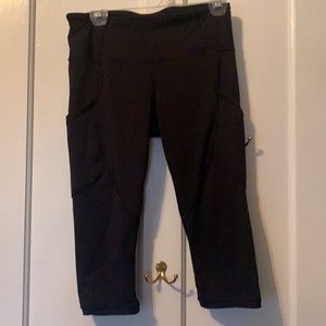 EUC Lululemon black running crops size 8.